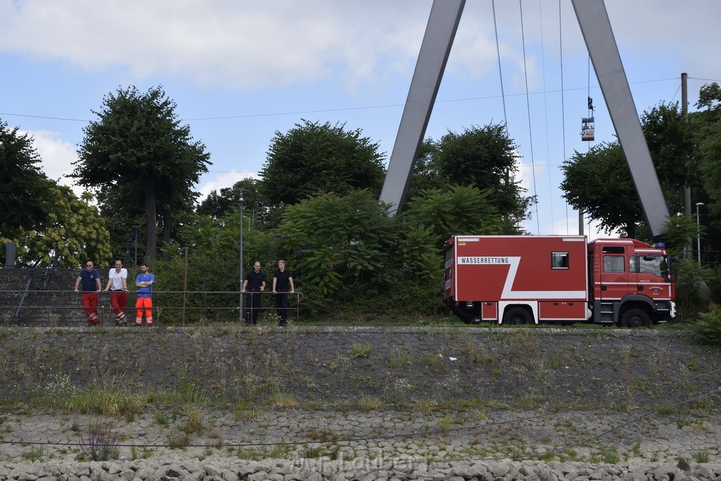 Uebung BF Taucher und Presse Koeln Zoobruecke Rhein P050.JPG - Miklos Laubert